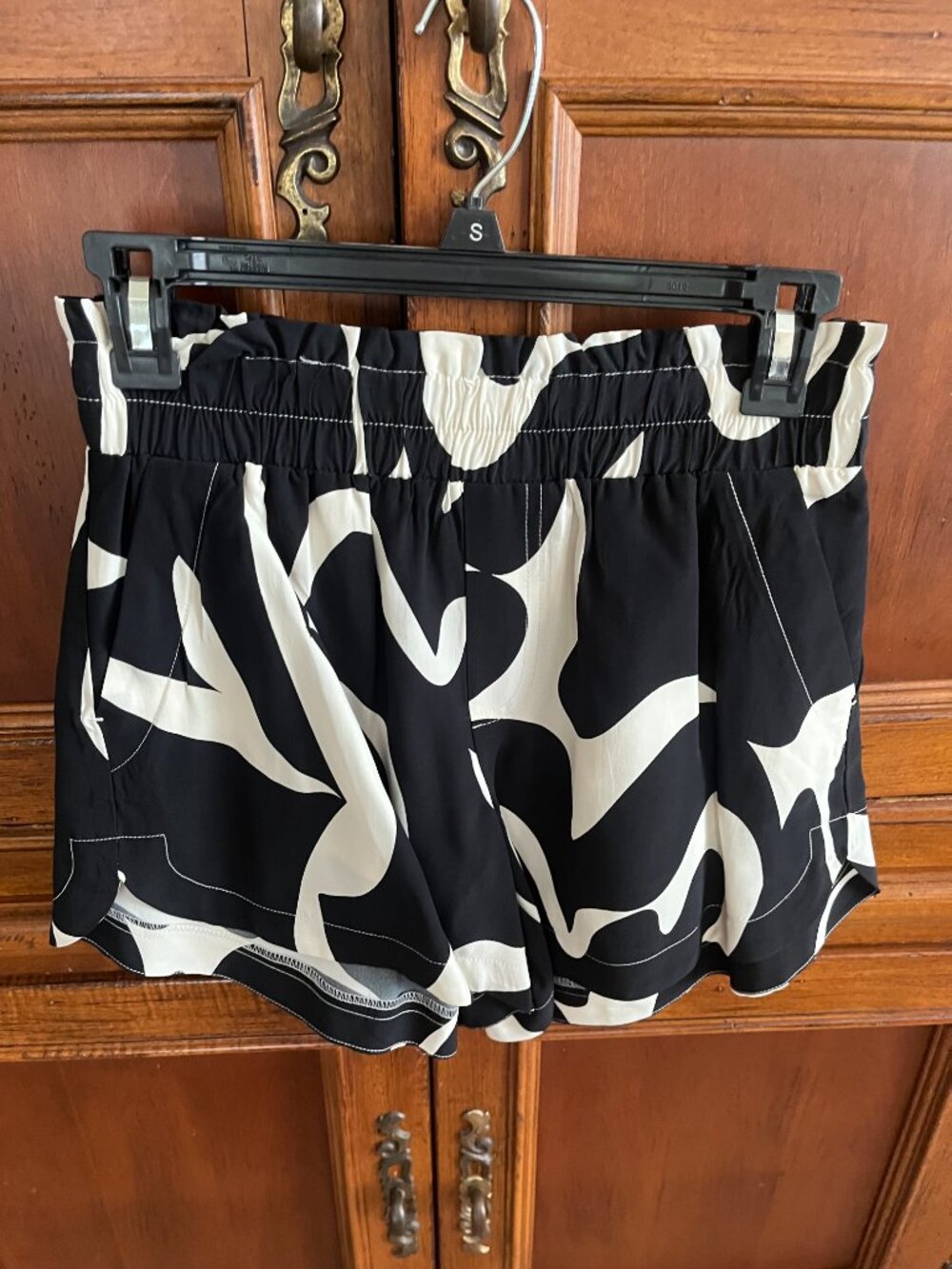 A New Day Abstract Print Pull-On Shorts Black White XS